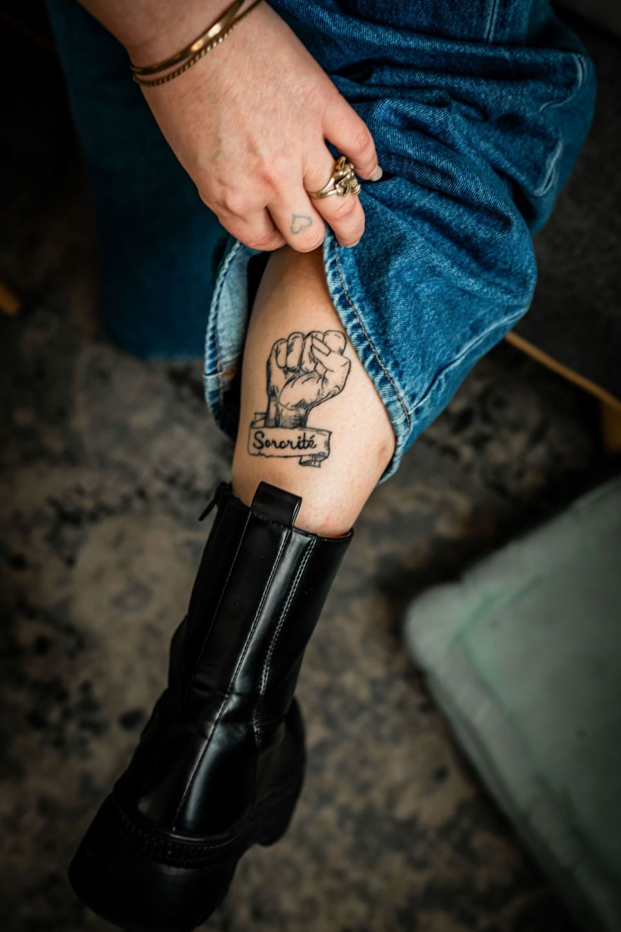 Sororité et engagement : Un tatouage porteur de sens pour Coralie